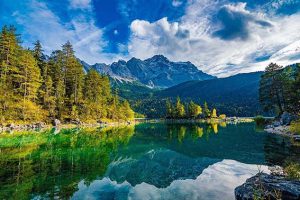 Fototapet adeziv lac in munti